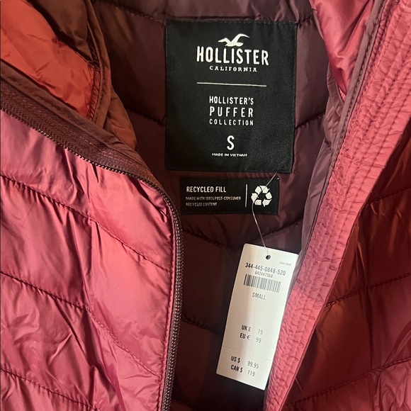 Hollister Women's Maroon Puffer Coat - Picture 2 of 3